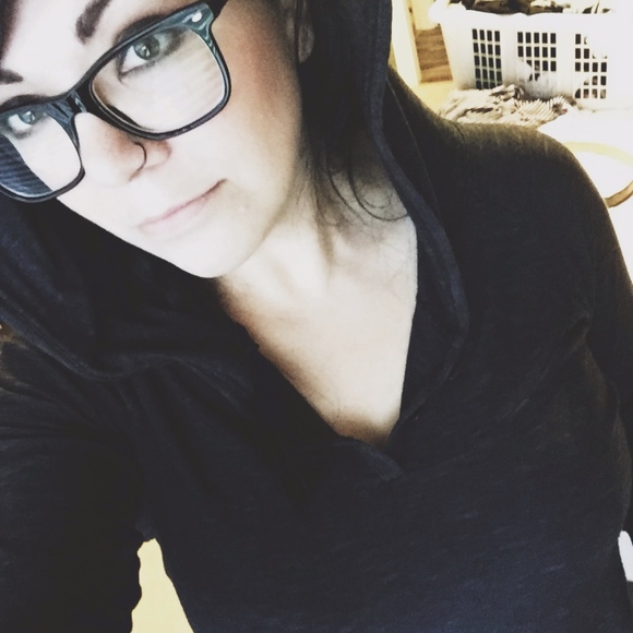 Meet your Posher, Debbie - Picture 3 of 3